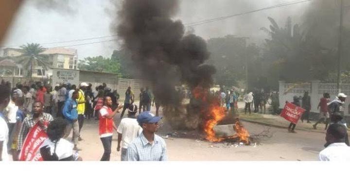 Kinshasa : la police réprime la marche de l’opposition devant le siège de l’ECIDE Kinshasa : la police réprime la marche de l’opposition devant le siège de l’ECIDE