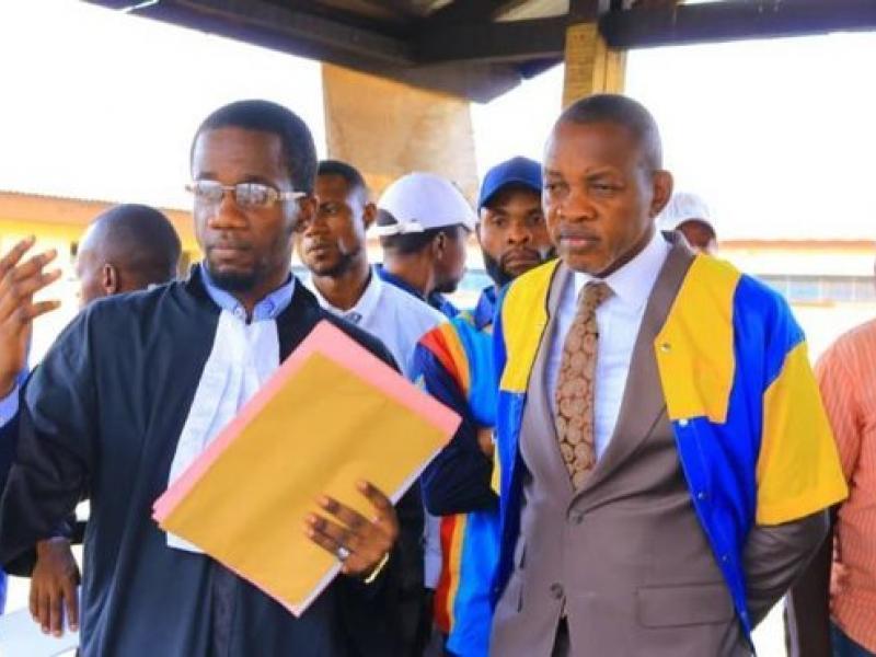 Les avocats de Mike Mukebayi sollicitent une évacuation d’urgence de leur client vers un centre hospitalier Les avocats de Mike Mukebayi sollicitent une évacuation d’urgence de leur client vers un centre hospitalier