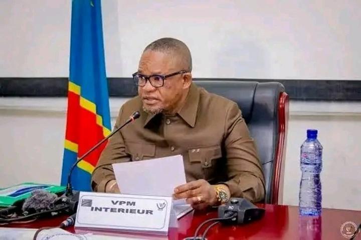 Tentative du coup d’État : « Nos forces de défense et de sécurité ont rétabli, avec promptitude, l’ordre public perturbé par des hommes en armés » ( VPM Peter Kazadi) Tentative du coup d’État : « Nos forces de défense et de sécurité ont rétabli, avec promptitude, l’ordre public perturbé par des hommes en armés » ( VPM Peter Kazadi)
