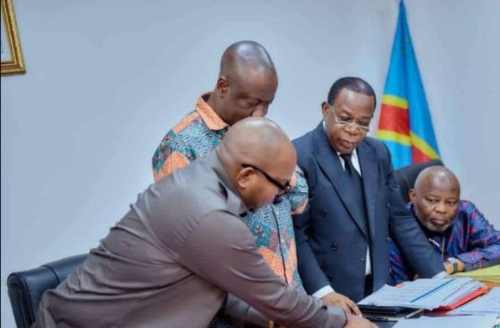 Ticket de l'USN pour l'élection du bureau définitif de l'Assemblée nationale : Christophe Mboso maintenu, Caroline Bemba écartée Ticket de l'USN pour l'élection du bureau définitif de l'Assemblée nationale : Christophe Mboso maintenu, Caroline Bemba écartée