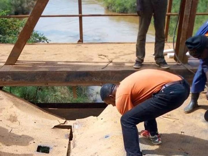 Haut-Uele : le Trafic Commercial Coupé entre Faradje et Tadu Après L'Effondrement du Pont Ginva sur la RN26 Haut-Uele : le Trafic Commercial Coupé entre Faradje et Tadu Après L'Effondrement du Pont Ginva sur la RN26