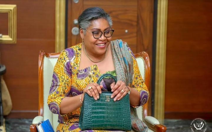 Formation du Gouvernement : la Première Ministre Suminwa Tuluka soumet une liste de candidats triés sur le volet au Président Tshisekedi Formation du Gouvernement : la Première Ministre Suminwa Tuluka soumet une liste de candidats triés sur le volet au Président Tshisekedi