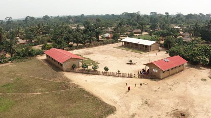 Era Congo/REDD+ : une vingtaine d'écoles et hôpitaux construits au Mai-Ndombe grâce à la vente du crédit carbone Era Congo/REDD+ : une vingtaine d'écoles et hôpitaux construits au Mai-Ndombe grâce à la vente du crédit carbone