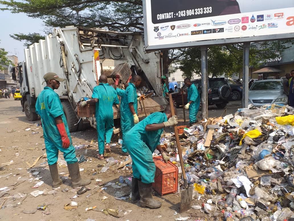 Insalubrité à Kinshasa : une amende de 50 millions de FC à toute personne qui va jeter des immondices sur la voie publique Insalubrité à Kinshasa : une amende de 50 millions de FC à toute personne qui va jeter des immondices sur la voie publique