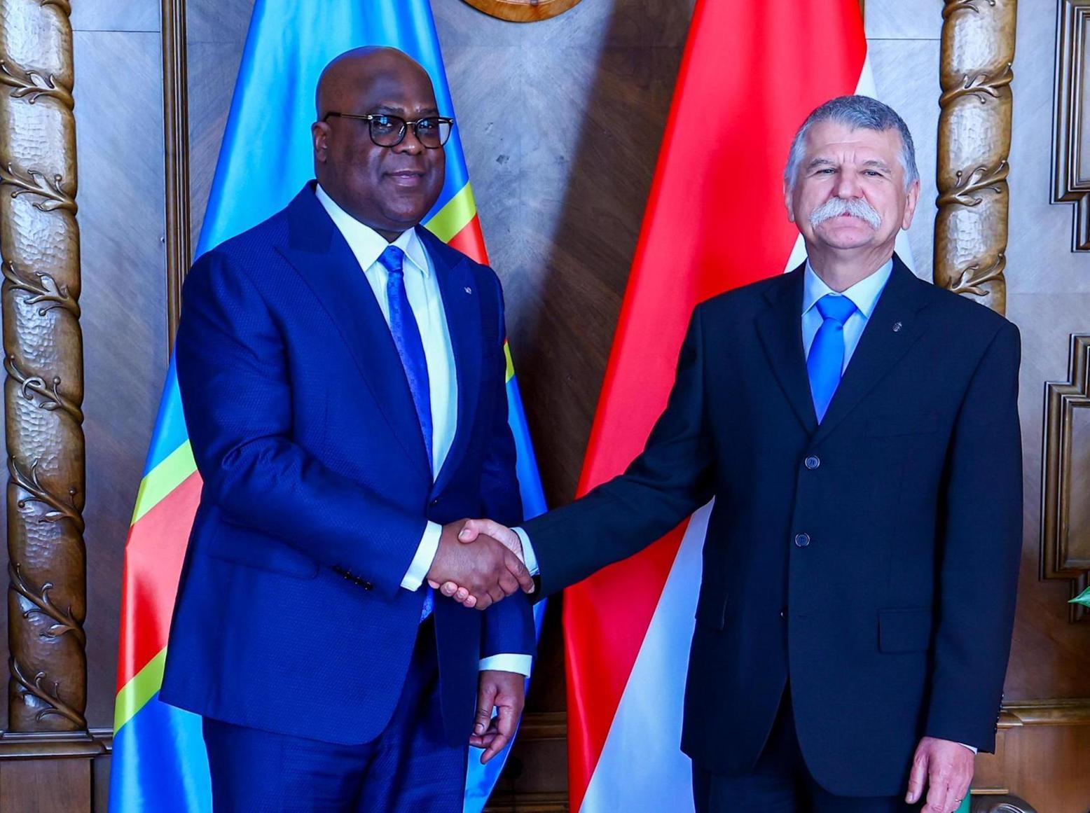 RDC-Hongrie : le Président Félix Tshisekedi et László Kövér évoquent l’établissement d’une diplomatie parlementaire pour renforcer les relations bilatérales lors de la rentrée parlementaire hongroise RDC-Hongrie : le Président Félix Tshisekedi et László Kövér évoquent l’établissement d’une diplomatie parlementaire pour renforcer les relations bilatérales lors de la rentrée parlementaire hongroise