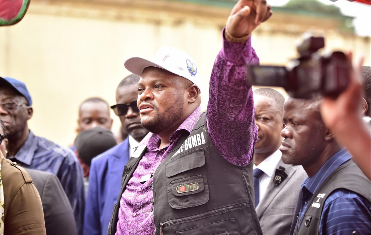 Kinshasa : « Le chantier dont le sable bloquait une avenue à Lemba n’appartient à aucun membre de la famille présidentielle » (Hôtel de ville) Kinshasa : « Le chantier dont le sable bloquait une avenue à Lemba n’appartient à aucun membre de la famille présidentielle » (Hôtel de ville)