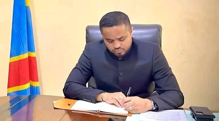 Bas-Uele Gouverneur Mokeni Remanie Son Gouvernement Bas-Uele Gouverneur Mokeni Remanie Son Gouvernement