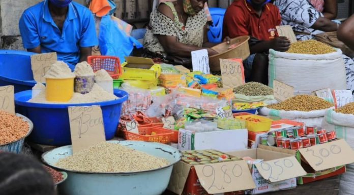 Dollar Américain En Baisse, Kinois Inquiets Des Prix Dollar Américain En Baisse, Kinois Inquiets Des Prix