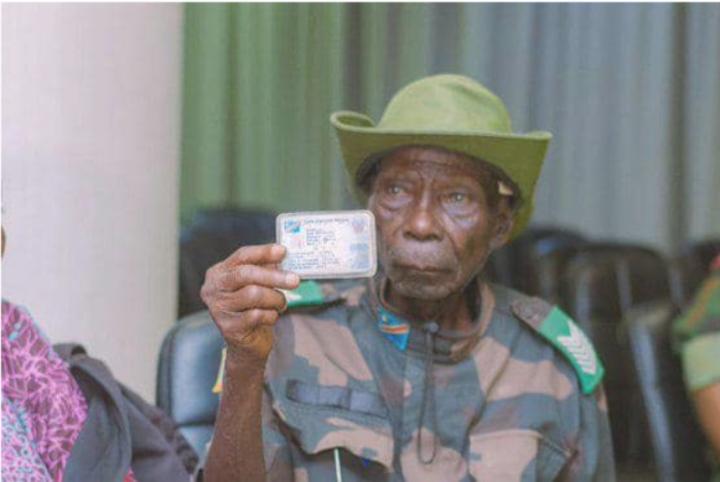 Kisangani: Alfani Luhembwe Décoré Après 78 Ans Kisangani: Alfani Luhembwe Décoré Après 78 Ans