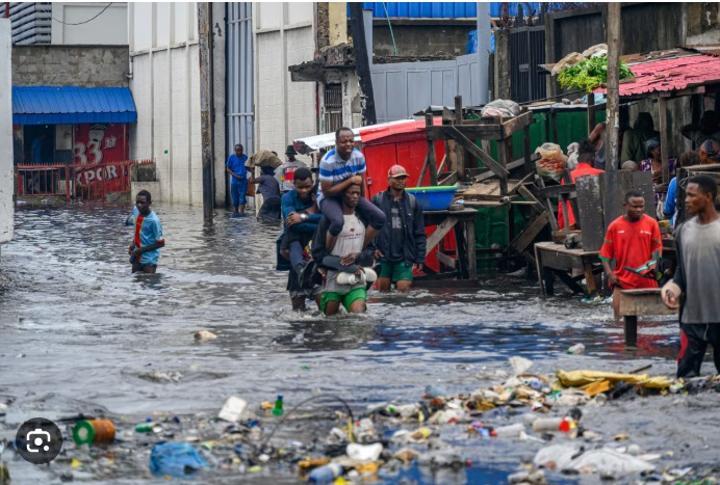 Pluie Diluvienne Inaugurale: Kinshasa Déjà Secouée ! Pluie Diluvienne Inaugurale: Kinshasa Déjà Secouée !