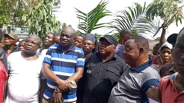 Colère à Ikela Contre l'Expropriation de la Forêt Colère à Ikela Contre l'Expropriation de la Forêt