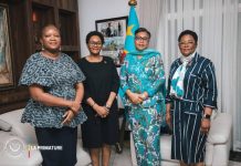 Judith Suminwa Renforce l’Inclusion Financière des Femmes Judith Suminwa Renforce l'Inclusion Financière des Femmes