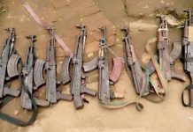 Ituri Miliciens Restituent Quinze Armes à Djugu Ituri Miliciens Restituent Quinze Armes à Djugu