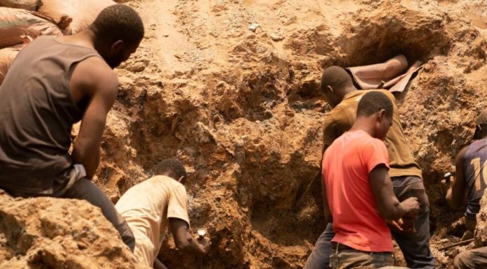 Reprise Encadrée des Activités Minières Artisanales Reprise Encadrée des Activités Minières Artisanales