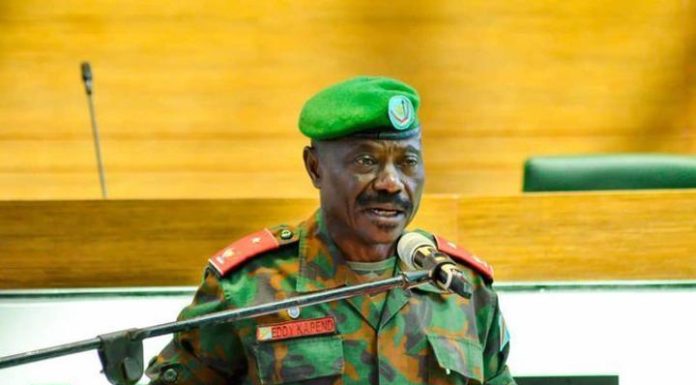 Eddy Kapend Encourage Efforts des Soldats du Katanga Eddy Kapend Encourage Efforts des Soldats du Katanga