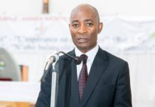 Gouverneur Purusi Appelle à l’Unité pour la Paix Gouverneur Purusi Appelle à l'Unité pour la Paix