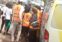 Agent de contrôle percuté par une Mercedes à Kinshasa Agent de contrôle percuté par une Mercedes à Kinshasa