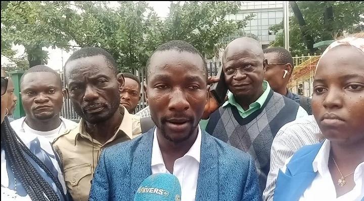 Agents de l'Administration Urbaine de Kinshasa en Grève Agents de l'Administration Urbaine de Kinshasa en Grève