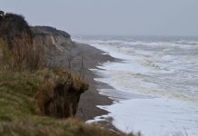 Stratégie Révolutionnaire Contre l’Érosion Côtière en Angleterre Stratégie Révolutionnaire Contre l'Érosion Côtière en Angleterre