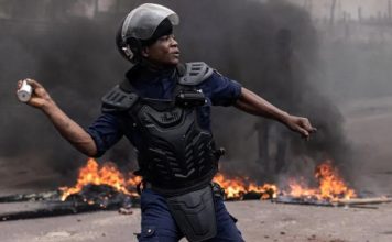 Martin Fayulu Blessé Lors D’Une Manif à Kinshasa Martin Fayulu Blessé Lors D'Une Manif à Kinshasa