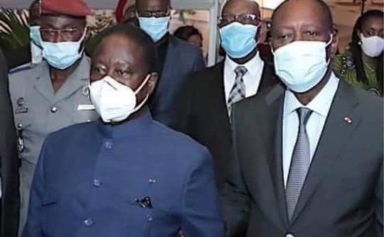Éburnie: Ouattara, Bédié «en nouveaux amoureux», promettent s’appeler et se voir régulièrement pour la paix Éburnie: Ouattara, Bédié «en nouveaux amoureux», promettent s’appeler et se voir régulièrement pour la paix