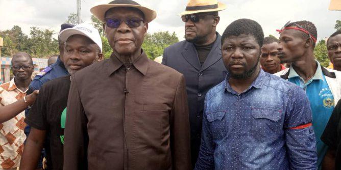 Daoukro Côte-d’Ivoire: Ouassenan représente Bédié à une cérémonie d’inhumations de deux victimes de la crise Daoukro Côte-d’Ivoire: Ouassenan représente Bédié à une cérémonie d’inhumations de deux victimes de la crise