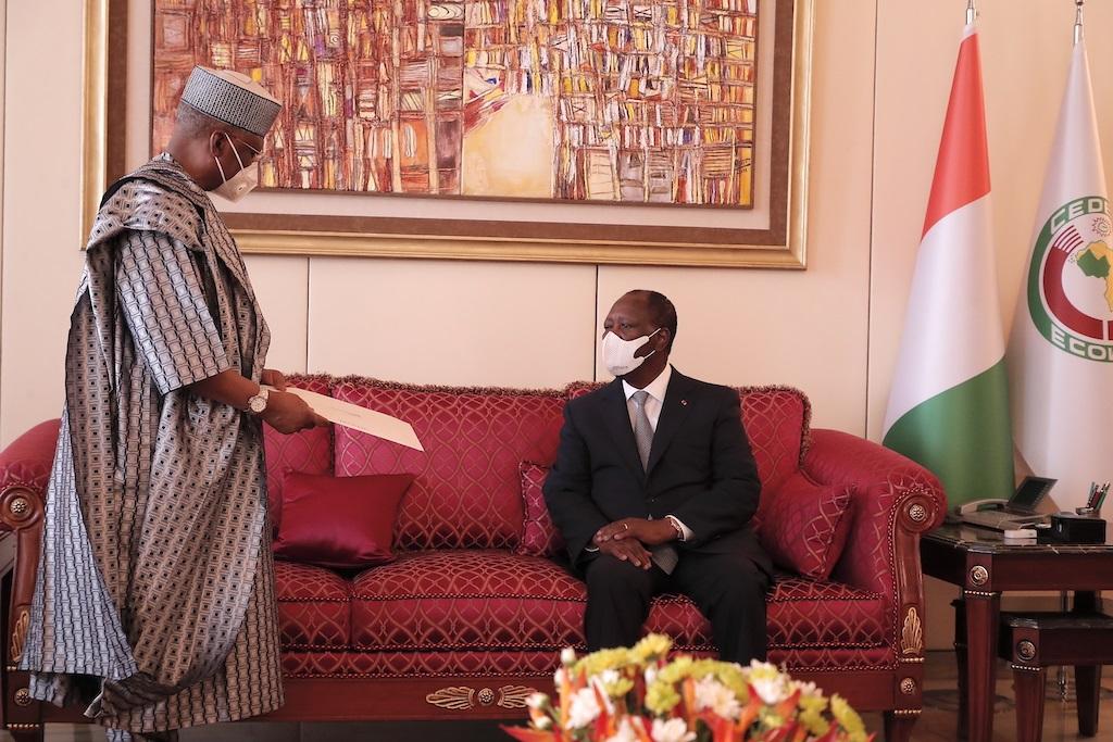Nigeria/Côte-d’Ivoire: L’Envoyé spécial de Buhari porteur d’un message reçu par le Président Ouattara Nigeria/Côte-d’Ivoire: L’Envoyé spécial de Buhari porteur d’un message reçu par le Président Ouattara