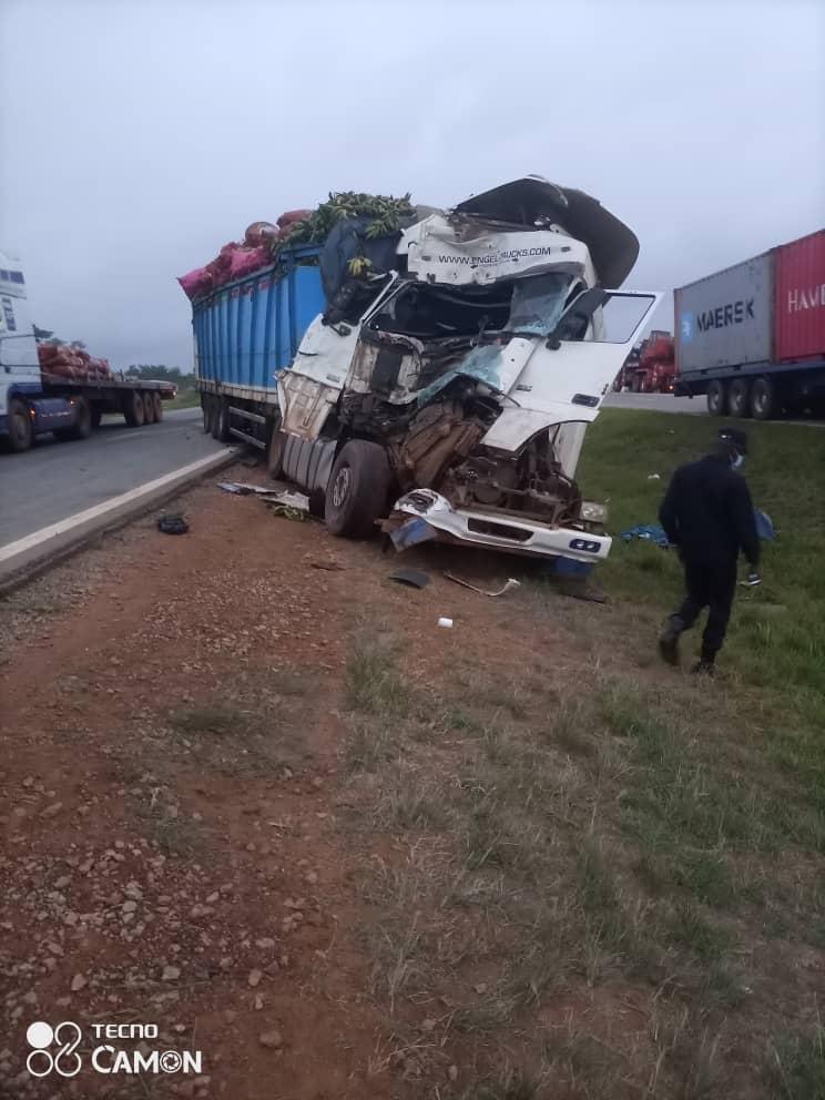 Côte-d’Ivoire/autoroute du nord: Une collision entre deux camions fait 3 morts et 4 blessés graves (Pompiers) Côte-d’Ivoire/autoroute du nord: Une collision entre deux camions fait 3 morts et 4 blessés graves (Pompiers)