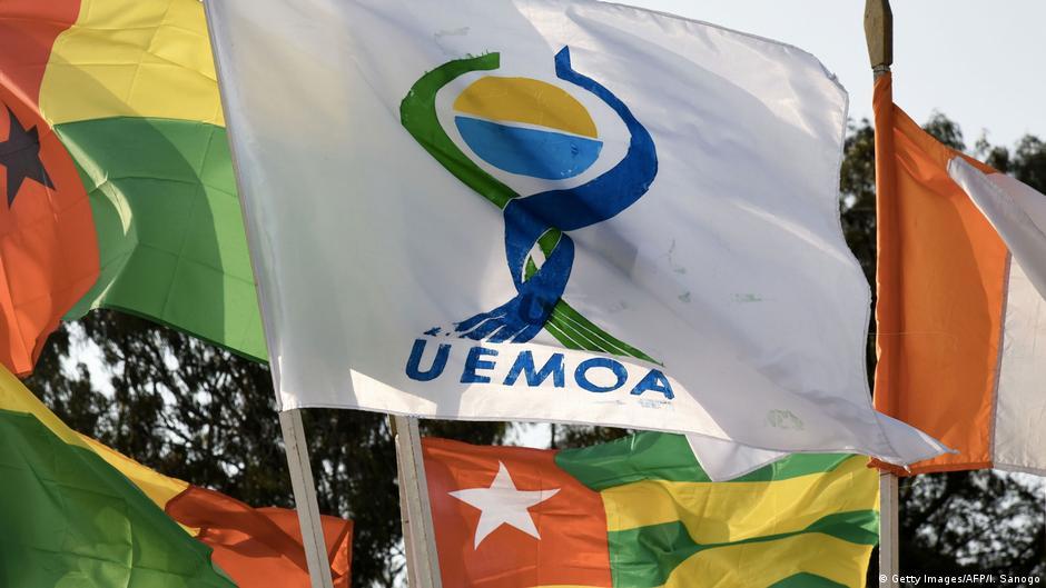 UEMOA: Le taux de croissance économique de l’Union passe de « 5,8% en 2019 à 0,9% en 2020 » (Ouattara) UEMOA: Le taux de croissance économique de l’Union passe de « 5,8% en 2019 à 0,9% en 2020 » (Ouattara)