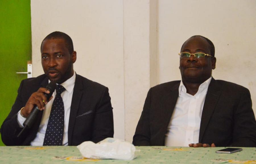 Presse Côte-d’Ivoire: Des agents de FratMat réclament le départ du DG adjoint pour « mauvaise gestion » Presse Côte-d’Ivoire: Des agents de FratMat réclament le départ du DG adjoint pour « mauvaise gestion »