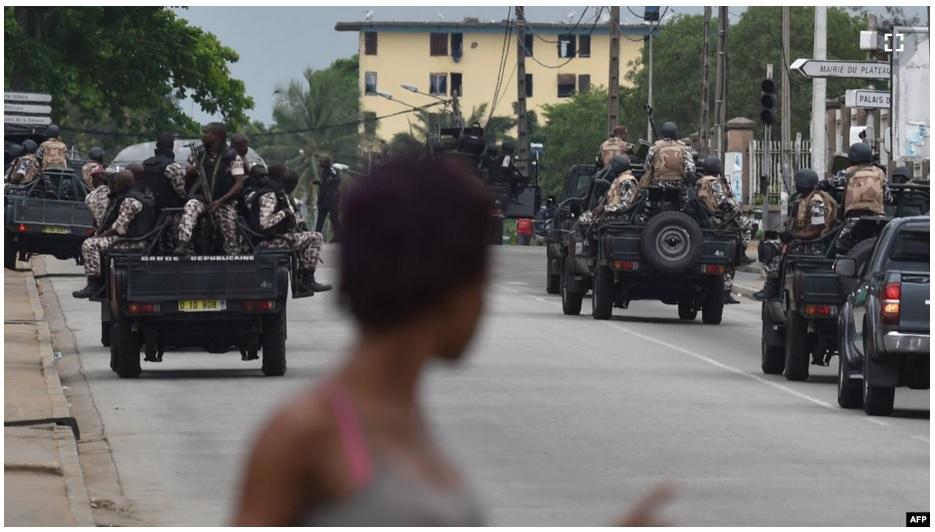 La gendarmerie en Côte-d’Ivoire annonce l’arrestation de 12 personnes après l’attaque de la base militaire de N’Dotré La gendarmerie en Côte-d’Ivoire annonce l’arrestation de 12 personnes après l’attaque de la base militaire de N’Dotré