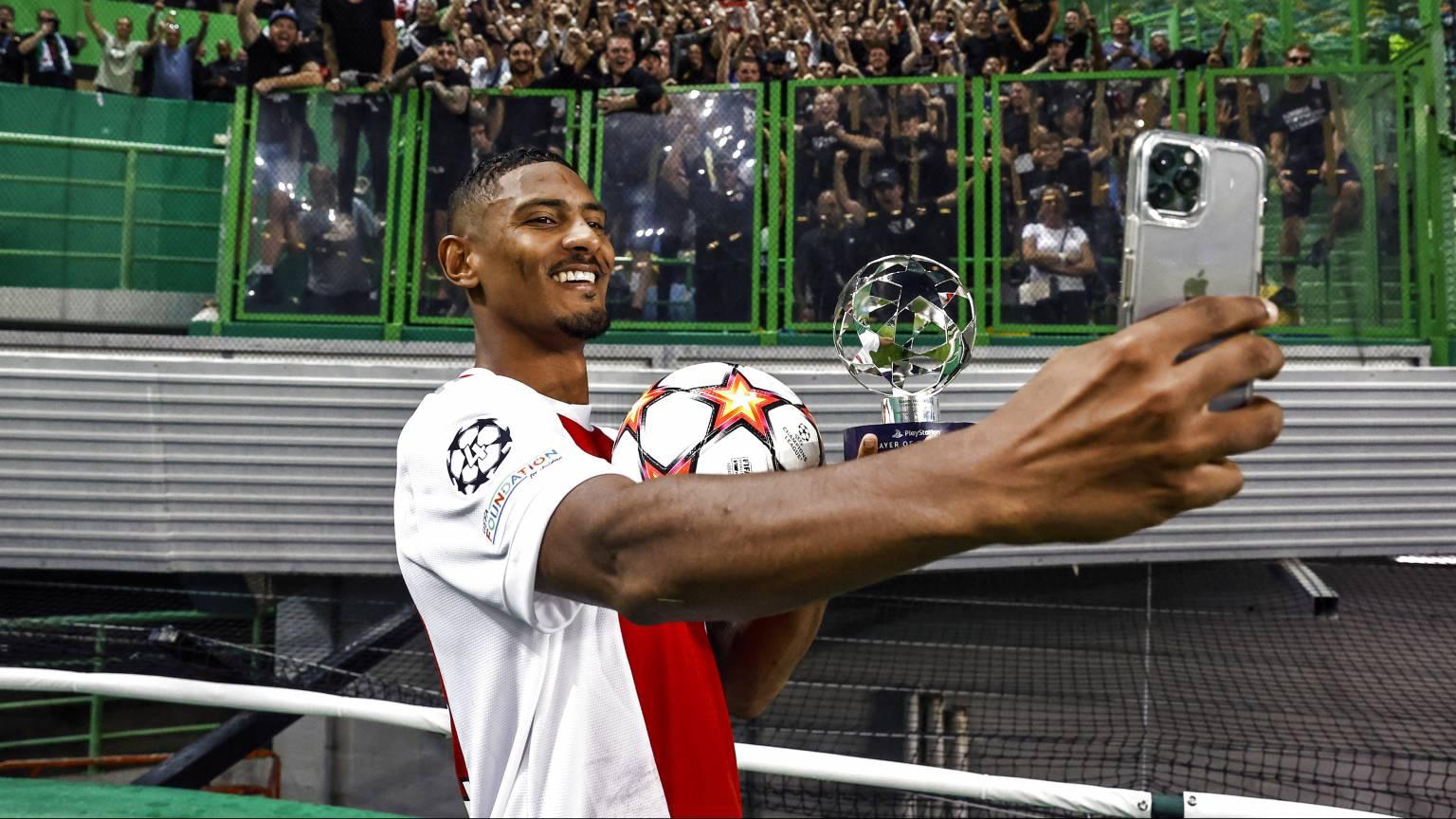 L’international de Côte-d’Ivoire Sébastien Haller «historique et phénoménal» après son quadruplé de Lisbonne (Sporting-Ajax) L’international de Côte-d’Ivoire Sébastien Haller «historique et phénoménal» après son quadruplé de Lisbonne (Sporting-Ajax)