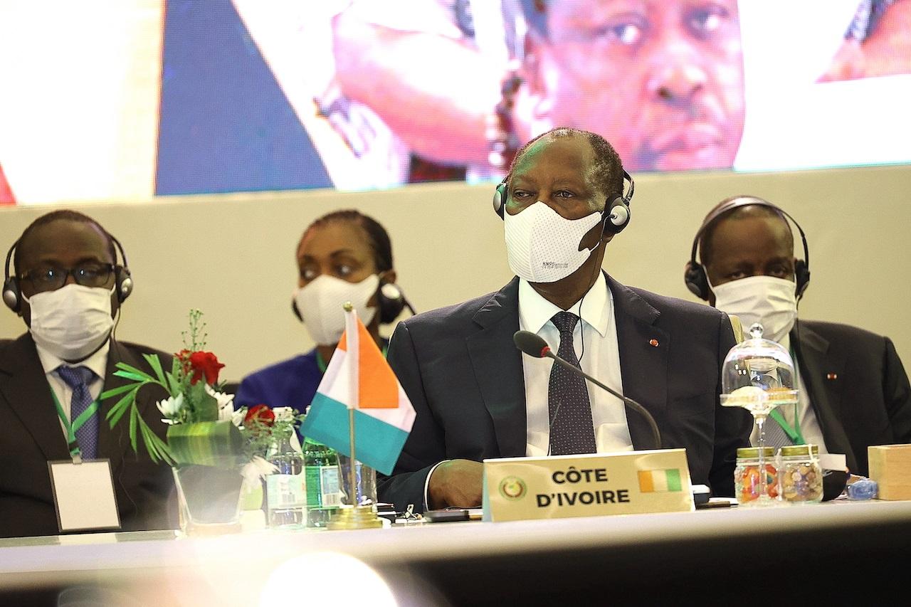 Départ de Ouattara pour la Guinée, des discussions sur l’exil de Condé en Côte-d’Ivoire ou dans un autre pays Départ de Ouattara pour la Guinée, des discussions sur l’exil de Condé en Côte-d’Ivoire ou dans un autre pays