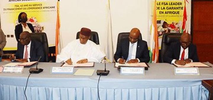 Côte d'Ivoire : A Niamey, Versus Bank signe deux conventions de garantie avec le FSA qui entend ainsi renforcer sa contribution au financement de l'économie ivoirienne Côte d'Ivoire : A Niamey, Versus Bank signe deux conventions de garantie avec le FSA qui entend ainsi renforcer sa contribution au financement de l'économie ivoirienne
