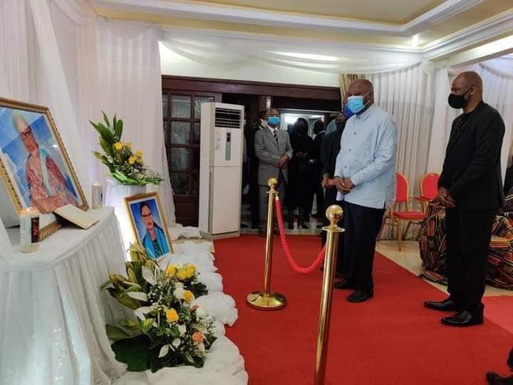 Deuil – Rentré d’Europe Gbagbo part s’incliner devant la mémoire de l’épouse d’Hubert Oulaye Deuil – Rentré d’Europe Gbagbo part s’incliner devant la mémoire de l’épouse d’Hubert Oulaye