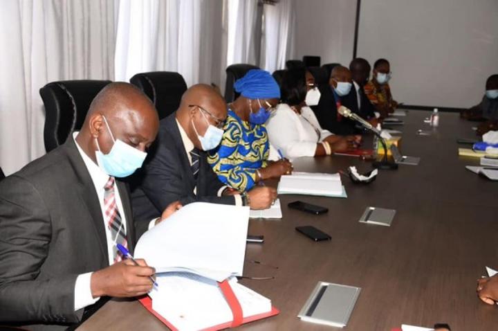 Côte d'Ivoire : Anne Ouloto aux syndicats de son département : « Mettez-vous autour de moi pour que l'on travaille à l'avancée de vos revendications » Côte d'Ivoire : Anne Ouloto aux syndicats de son département : « Mettez-vous autour de moi pour que l'on travaille à l'avancée de vos revendications »