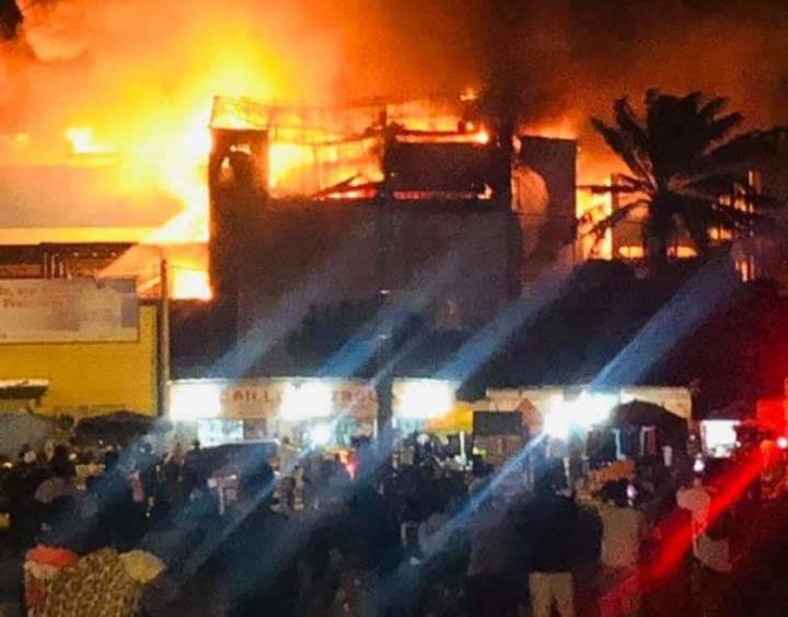 Côte d'Ivoire : Riviera 3, un incendie s'est déclaré dans le Centre commercial Chic-Shop, d'importants dégâts matériels Côte d'Ivoire : Riviera 3, un incendie s'est déclaré dans le Centre commercial Chic-Shop, d'importants dégâts matériels