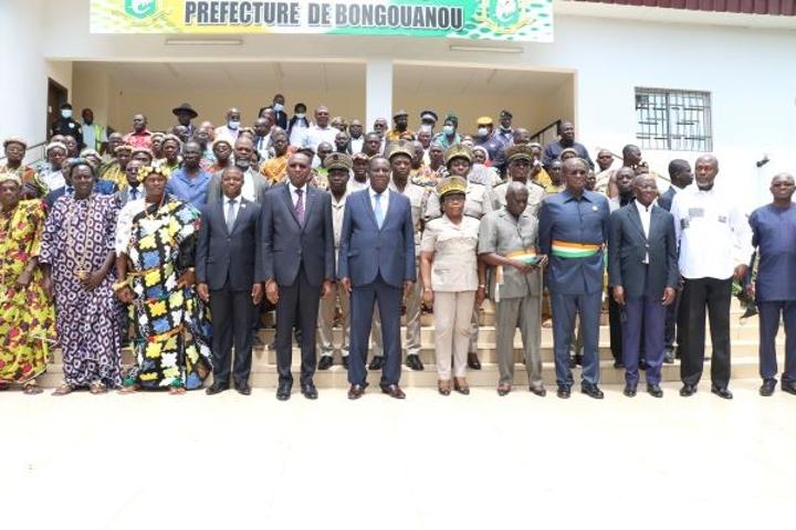 Côte d'Ivoire: Ahoua N'Doli appelle les populations du Moronou à soutenir le Ministre-Gouverneur du District de la Comoé pour une lutte efficace contre la pauvreté Côte d'Ivoire: Ahoua N'Doli appelle les populations du Moronou à soutenir le Ministre-Gouverneur du District de la Comoé pour une lutte efficace contre la pauvreté