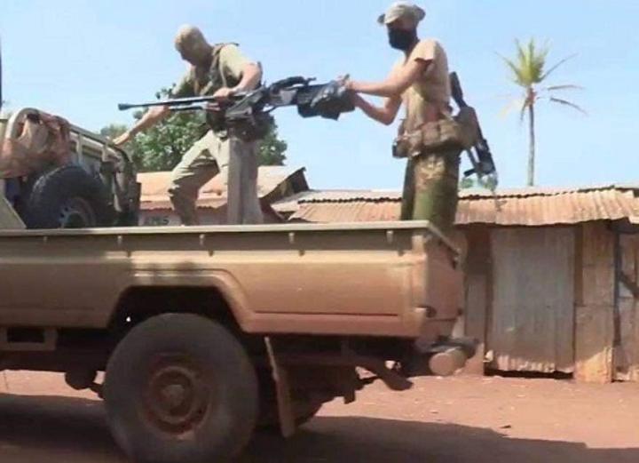 arrestation d’une dizaine des personnes au village Bohong par les mercenaires russes et les soldats FACA arrestation d’une dizaine des personnes au village Bohong par les mercenaires russes et les soldats FACA