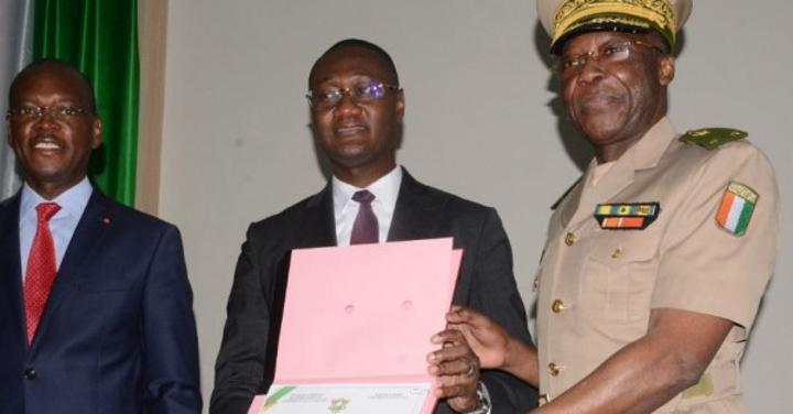 Côte d'Ivoire : Sensibilisation des FDS sur la corruption, selon le ministre Zoro des études affirment que l'administration douanière est l'une des plus corrompues Côte d'Ivoire : Sensibilisation des FDS sur la corruption, selon le ministre Zoro des études affirment que l'administration douanière est l'une des plus corrompues