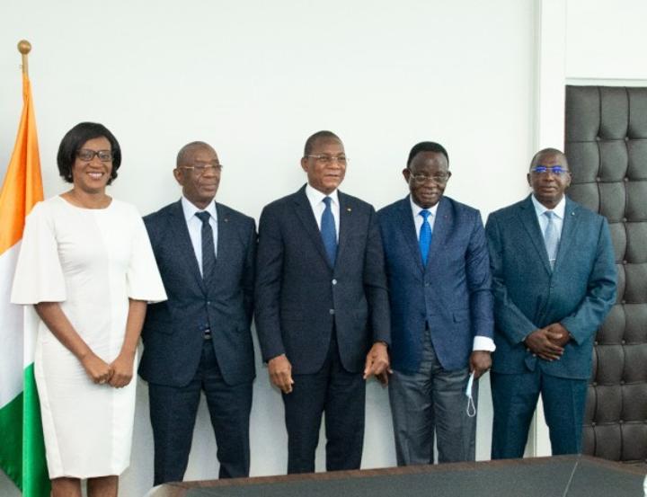 Côte d'Ivoire : Après les audits diligentés à la Sicogi et à l'Agef, Bruno Koné procède à l'installation des nouveaux directeurs généraux Côte d'Ivoire : Après les audits diligentés à la Sicogi et à l'Agef, Bruno Koné procède à l'installation des nouveaux directeurs généraux