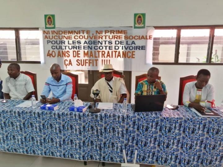 Côte d'Ivoire : Pour dénoncer leurs conditions de travail et de vie, les agents de la culture lance l'opération « La colère du Gorille » et menacent de boycotter le MASA 2022 Côte d'Ivoire : Pour dénoncer leurs conditions de travail et de vie, les agents de la culture lance l'opération « La colère du Gorille » et menacent de boycotter le MASA 2022