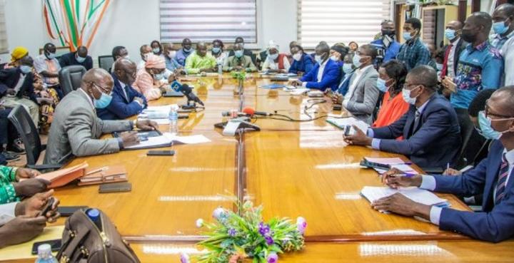 Côte d'Ivoire : Après leur marche, le Professeur Diawara annonce aux Docteurs non recrutés que 450 postes sont disponibles dans le premier trimestre de 2022 Côte d'Ivoire : Après leur marche, le Professeur Diawara annonce aux Docteurs non recrutés que 450 postes sont disponibles dans le premier trimestre de 2022