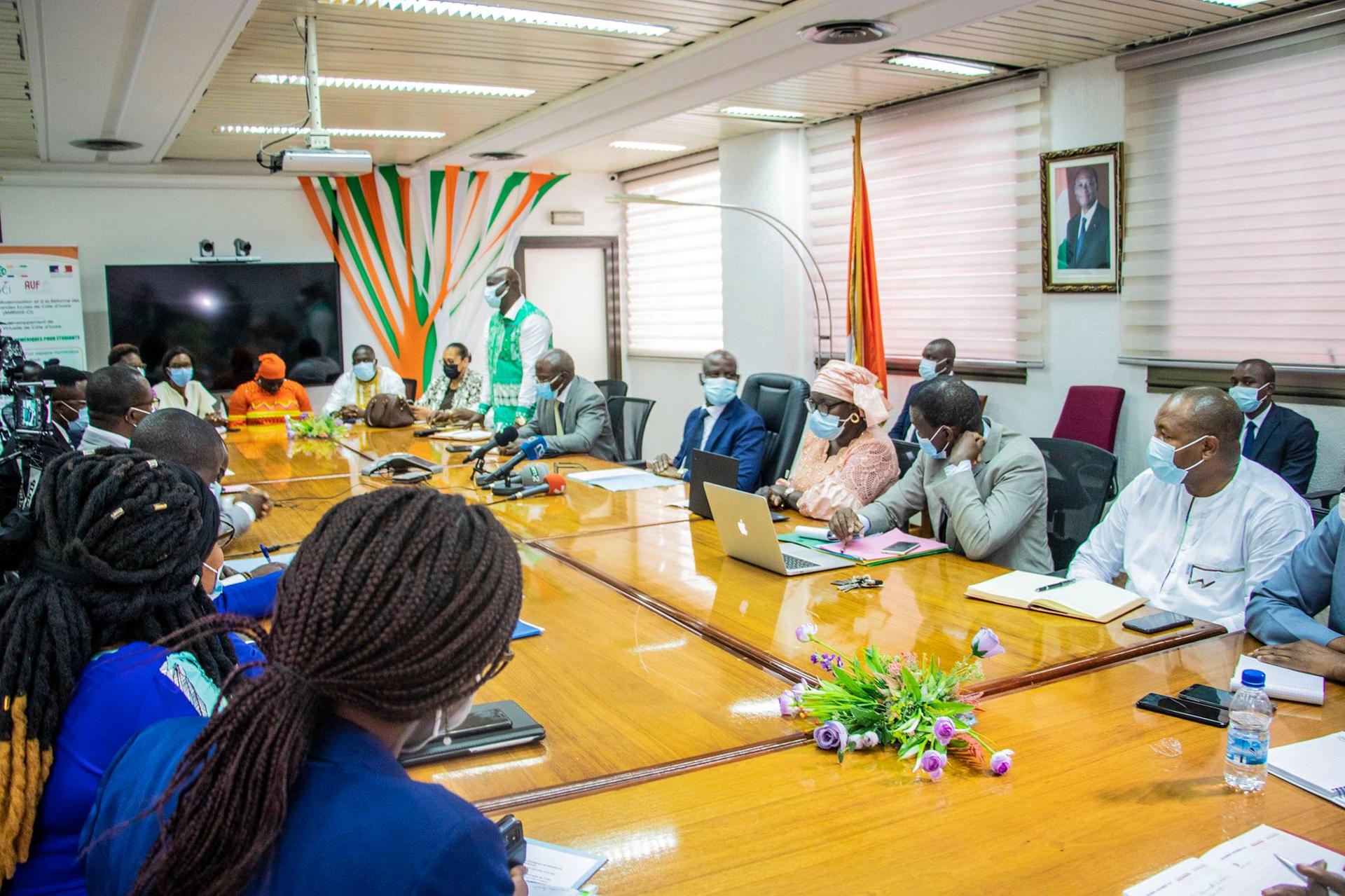 Côte-d’Ivoire: Affaire 3000 docteurs sans emplois, le ministre Diawara leur conseille le privé, l’auto-emploi, l’ENS…ou la patience Côte-d’Ivoire: Affaire 3000 docteurs sans emplois, le ministre Diawara leur conseille le privé, l’auto-emploi, l’ENS…ou la patience