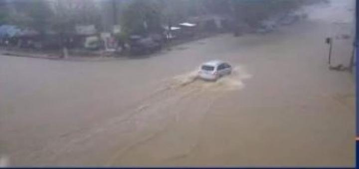 Côte d'Ivoire : Nouveau drame à Yopougon après la pluie qui s'est abattue ce lundi, une élève emportée par les eaux Côte d'Ivoire : Nouveau drame à Yopougon après la pluie qui s'est abattue ce lundi, une élève emportée par les eaux