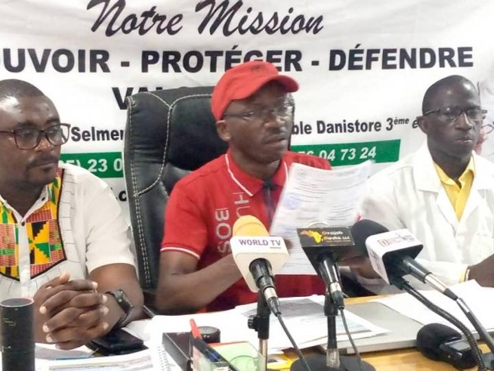 Cote d'Ivoire : Des agents de santé amorcent une grève de 72 h ce lundi et menacent de l'étendre à tous les services à partir du 17 novembre Cote d'Ivoire : Des agents de santé amorcent une grève de 72 h ce lundi et menacent de l'étendre à tous les services à partir du 17 novembre