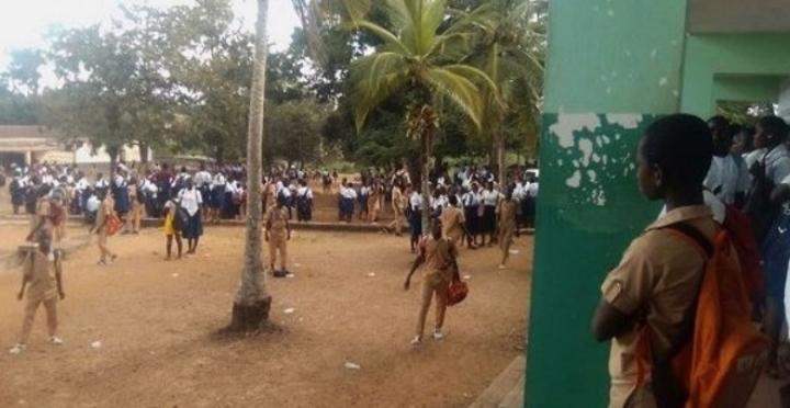 Côte d'Ivoire : Lakota, perturbation des cours au lycée Boga Doudou, des élèves se réclamant de la Fesci dénoncent les frais annexes Côte d'Ivoire : Lakota, perturbation des cours au lycée Boga Doudou, des élèves se réclamant de la Fesci dénoncent les frais annexes