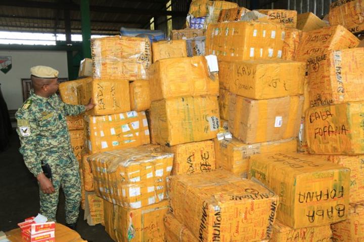 Côte d'Ivoire : Lutte contre la contrebande, les Douanes annoncent la saisie de 93.775 tonnes de marchandises prohibées dans le mois d'octobre Côte d'Ivoire : Lutte contre la contrebande, les Douanes annoncent la saisie de 93.775 tonnes de marchandises prohibées dans le mois d'octobre