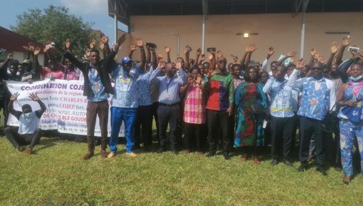 Côte d'Ivoire : Réunis à Bouaké, des partisans du COJEP reçoivent une feuille de route de leur leader Charles Blé Goudé Côte d'Ivoire : Réunis à Bouaké, des partisans du COJEP reçoivent une feuille de route de leur leader Charles Blé Goudé