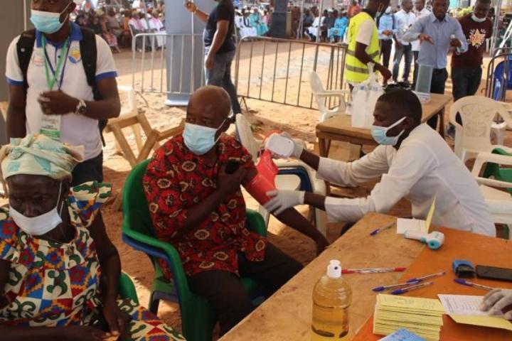 Côte d'Ivoire : Vavoua, 1000 seniors dépistés gratuitement de maladies métaboliques et vaccinés contre la COVID-19 à l'occasion de la 1ère journée de la JIPA Côte d'Ivoire : Vavoua, 1000 seniors dépistés gratuitement de maladies métaboliques et vaccinés contre la COVID-19 à l'occasion de la 1ère journée de la JIPA